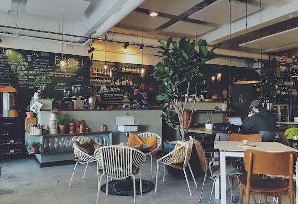 Cafe & Bar